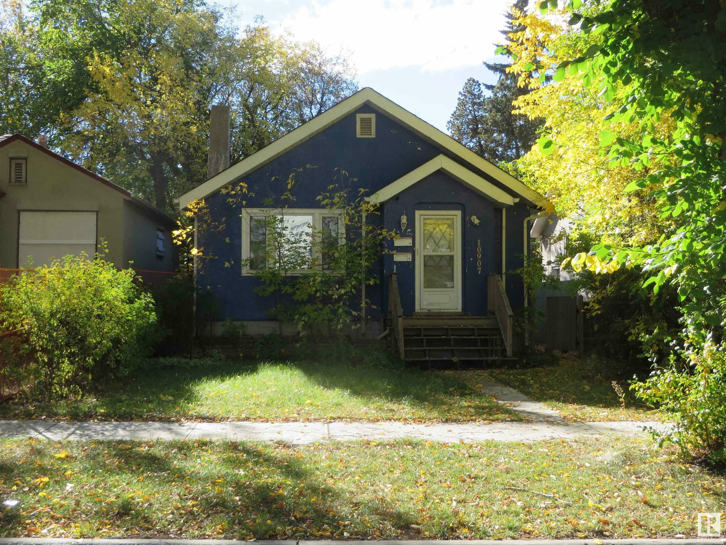 Property Photo:  10907 79 Avenue NW  AB T6T 0P1 