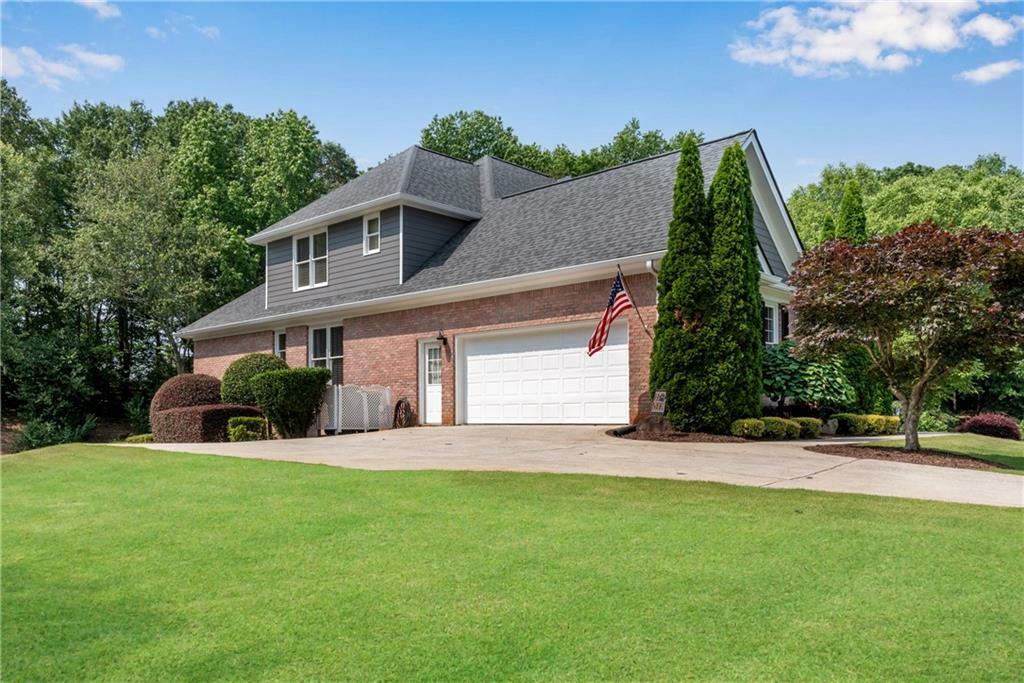 Property Photo: 320 Stone Hill Point GA 30004