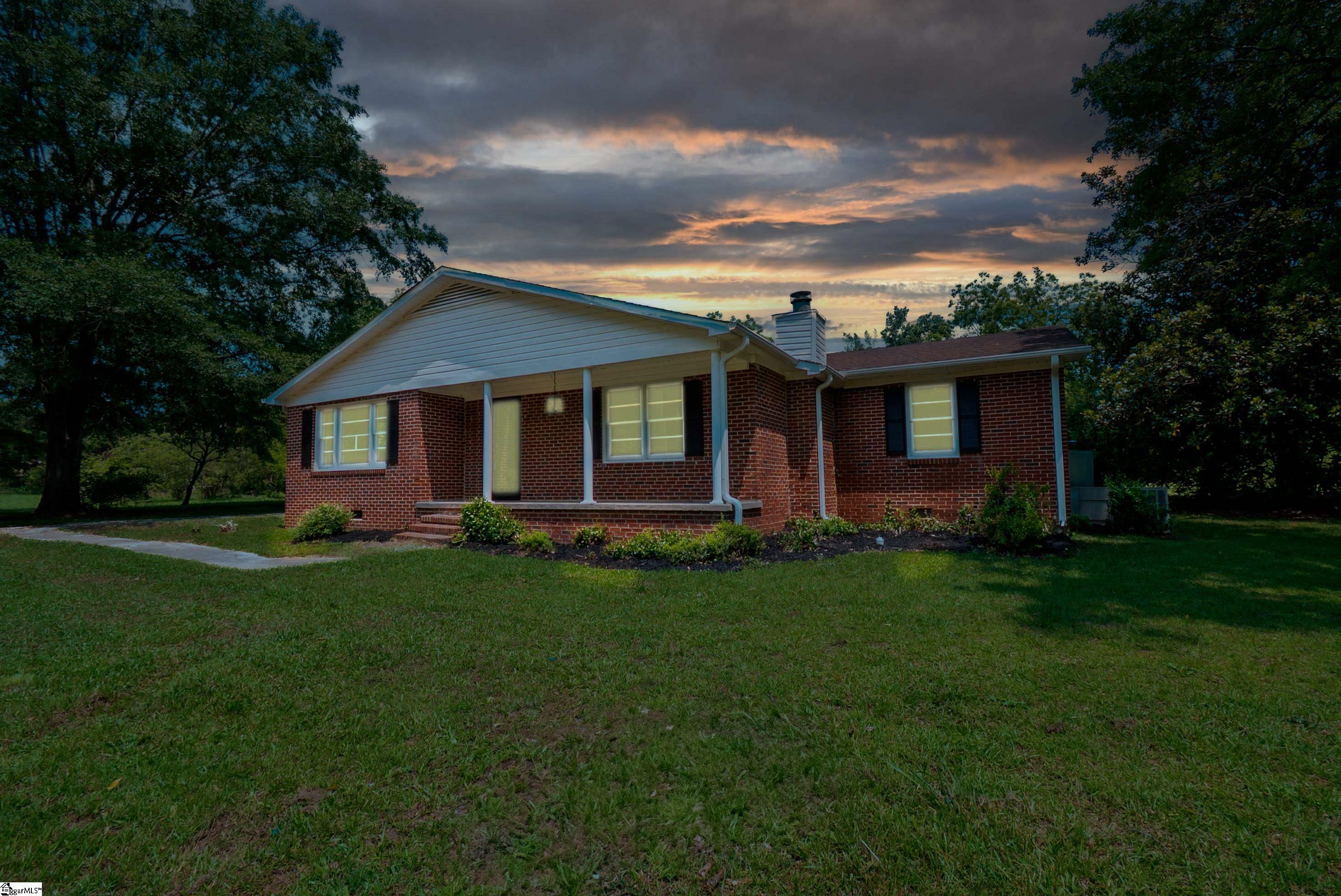 Property Photo: 231 E Hampton Avenue SC 29654
