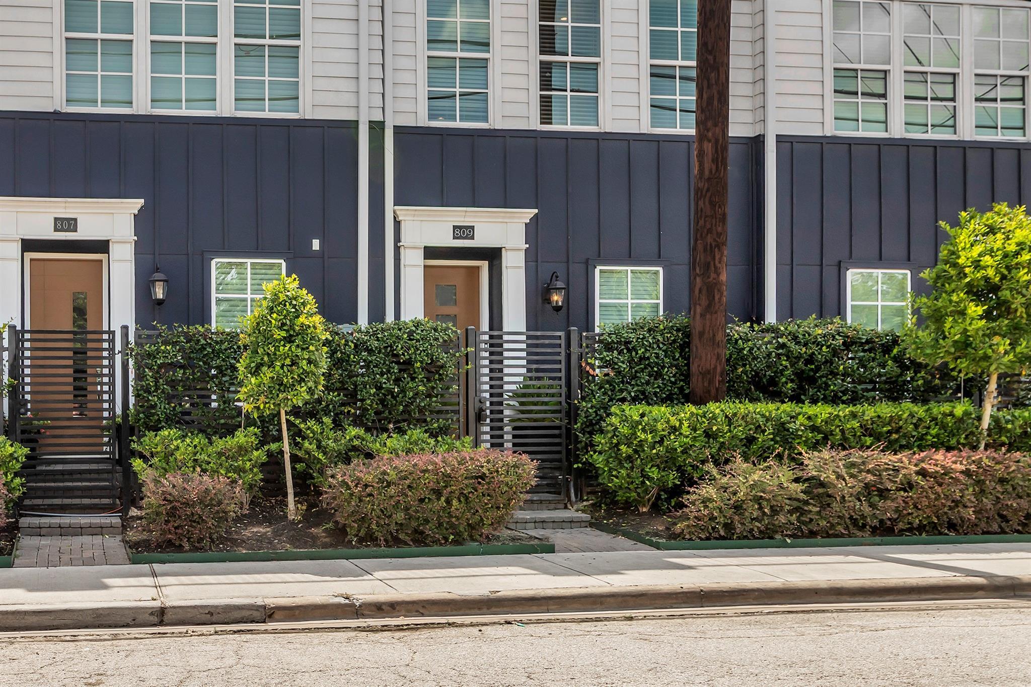 Property Photo: 809 Bringhurst Street TX 77020