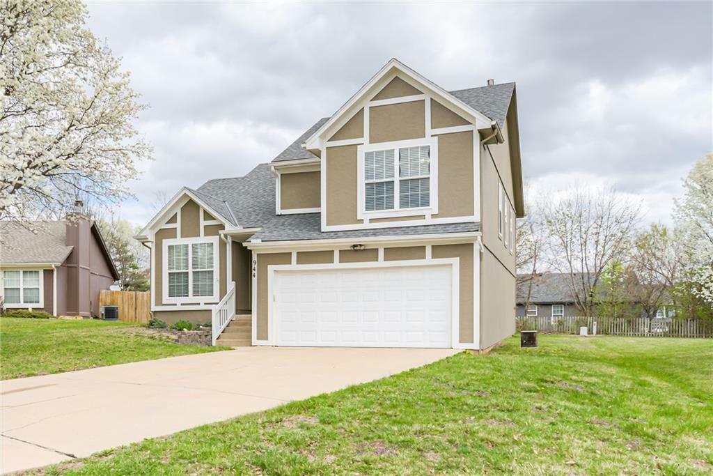 Property Photo:  944 N Pine Street  KS 66061 