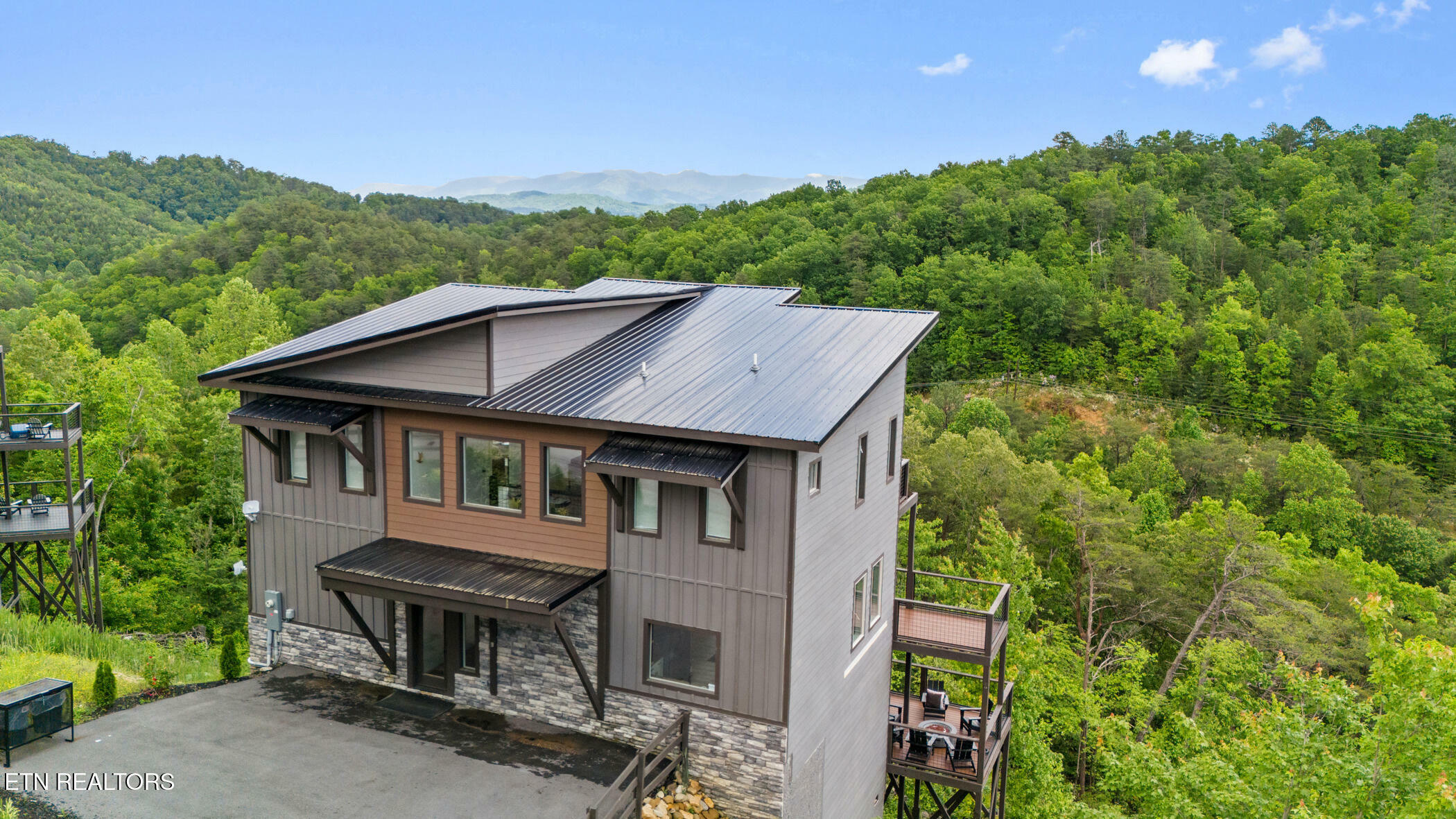 Property Photo: 2955 Lightning Strike Drive TN 37862