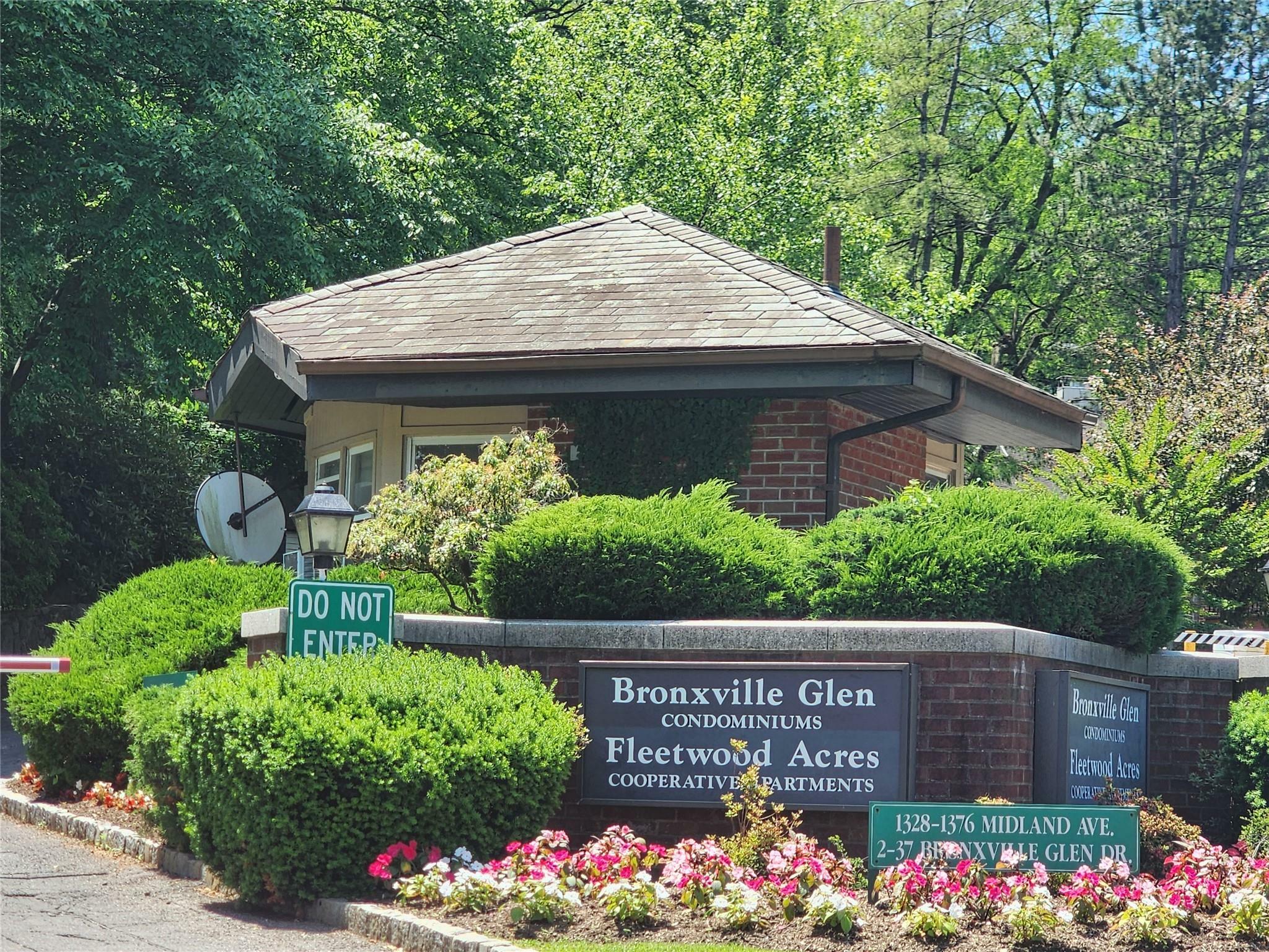 Property Photo: 18 Bronxville Glen Drive 9 NY 10708