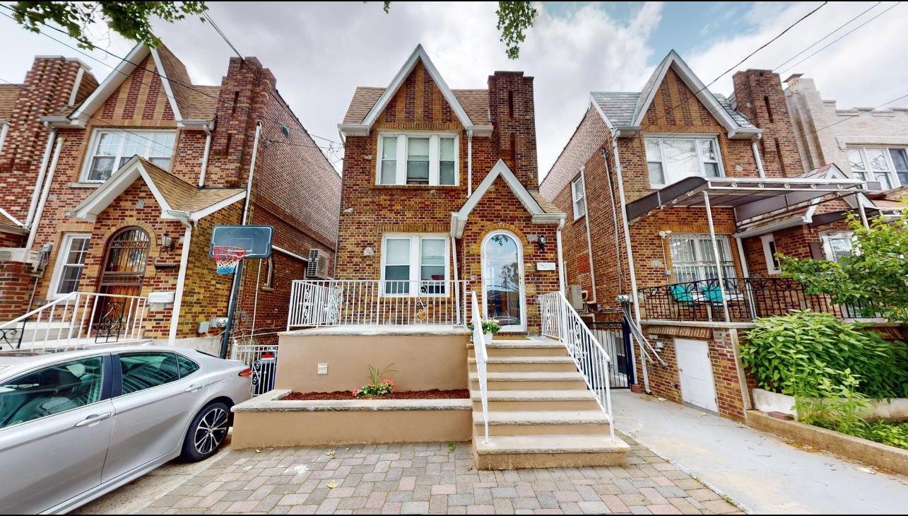 Property Photo: 2547 Laconia Avenue NY 10469