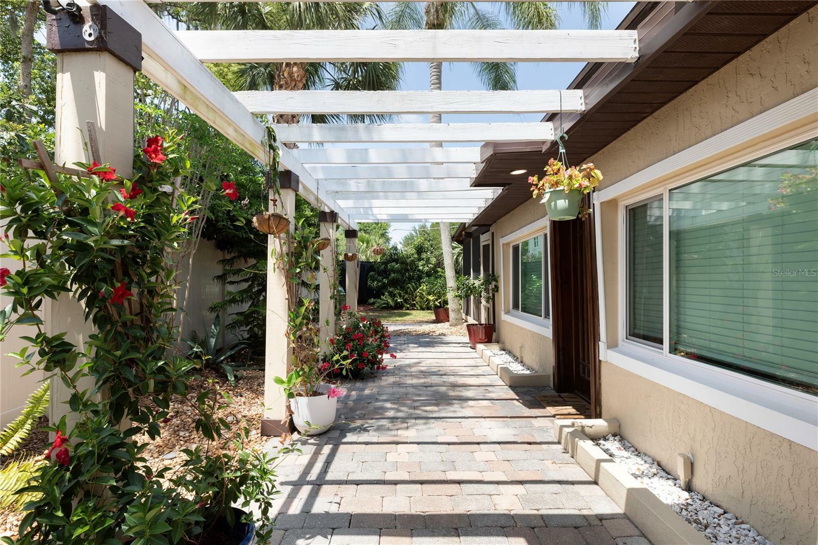 Property Photo: 2711 Parkland Drive FL 32789