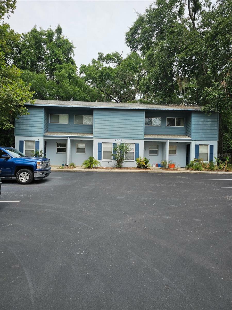 Property Photo: 4007 SW 26th Terrace B FL 32608