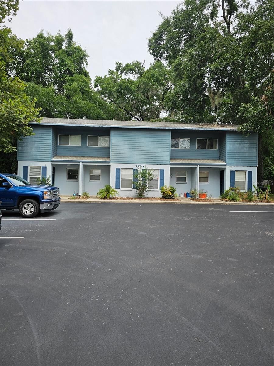Property Photo:  4007 SW 26th Terrace B  FL 32608 