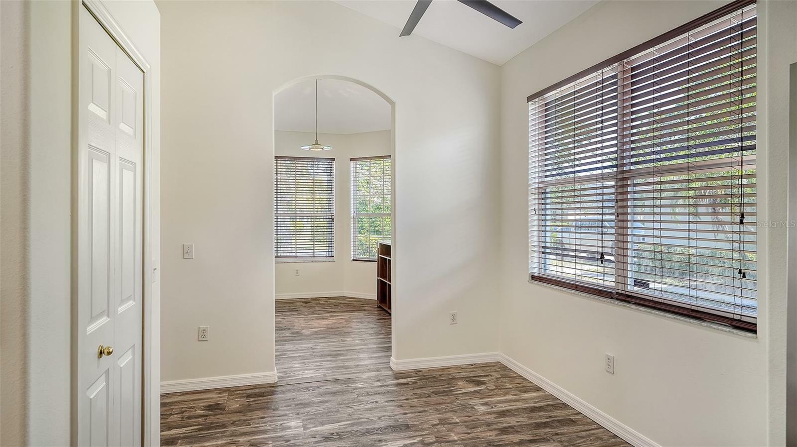 Property Photo: 6213 Willet Court FL 34202
