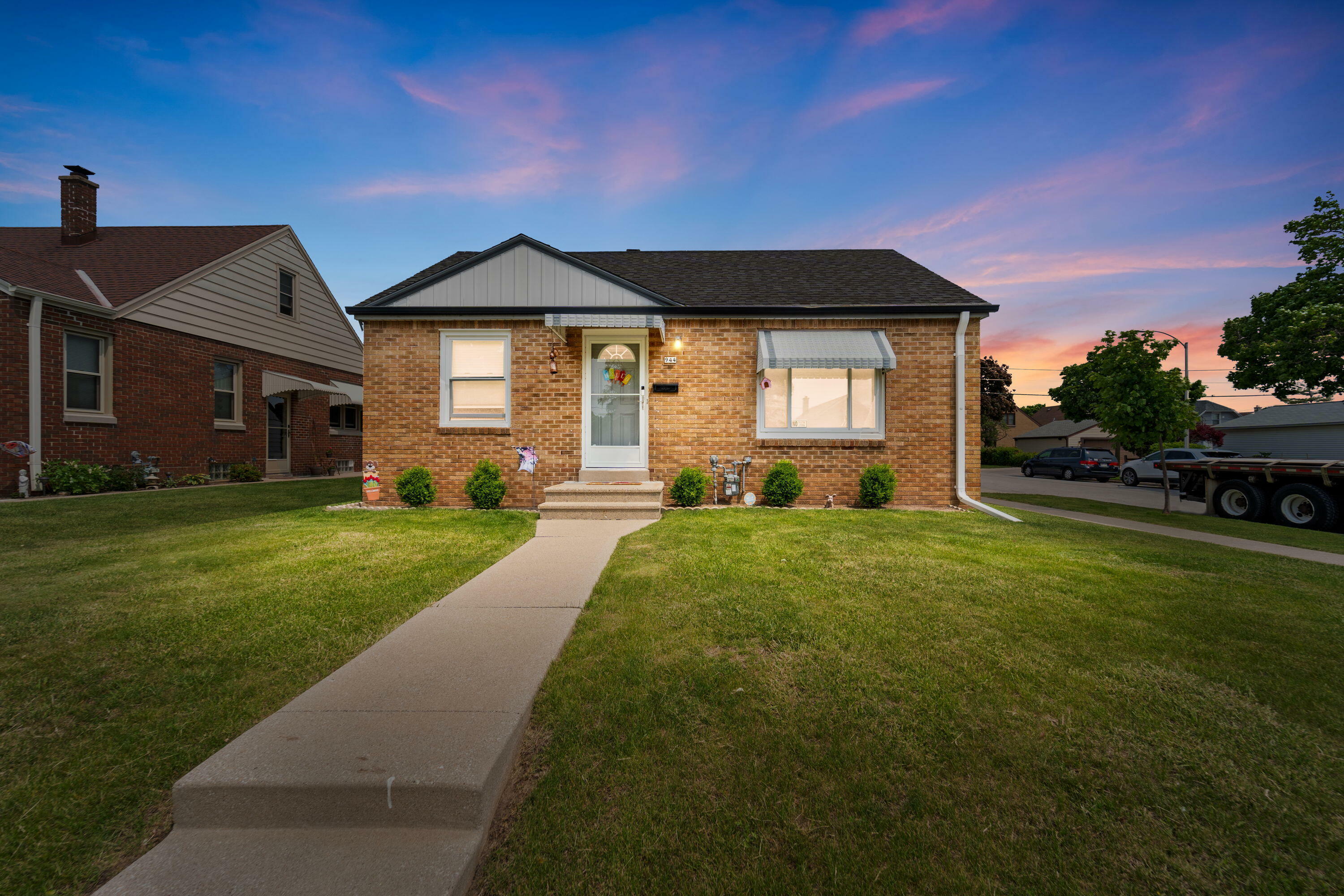 Property Photo: 944 W Eden Pl WI 53221