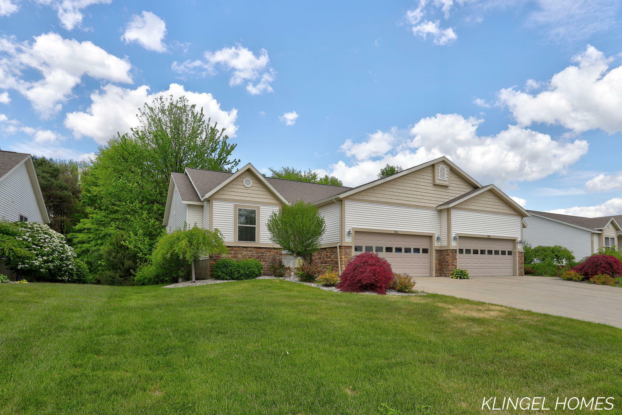 Property Photo: 926 N Sandalwood Circle MI 49441