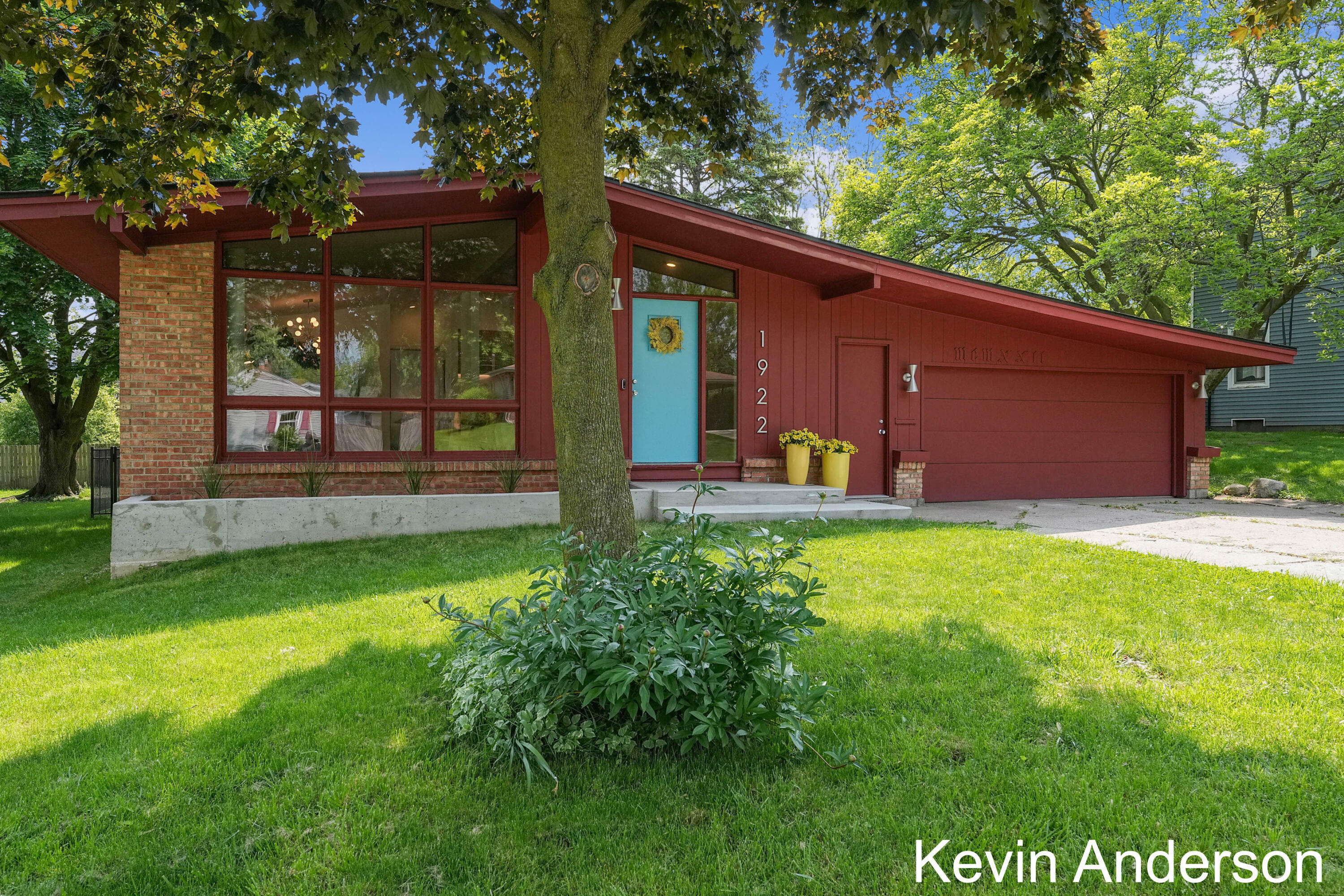 Property Photo: 1922 Carlton Avenue NE MI 49505