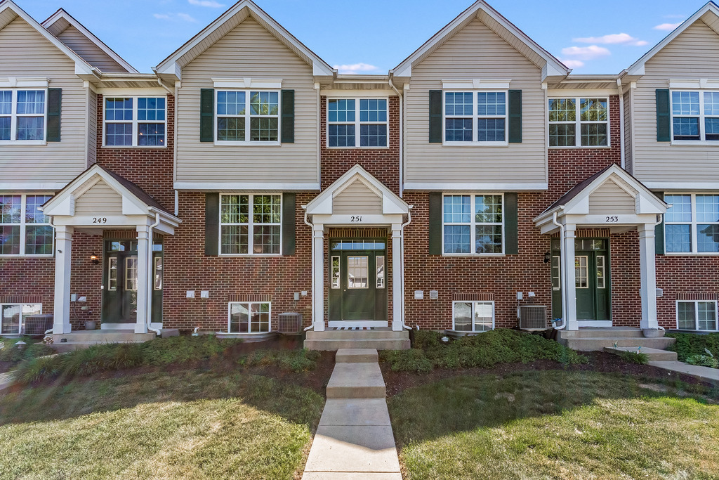 Property Photo: 251 S Oak Creek Lane IL 60446