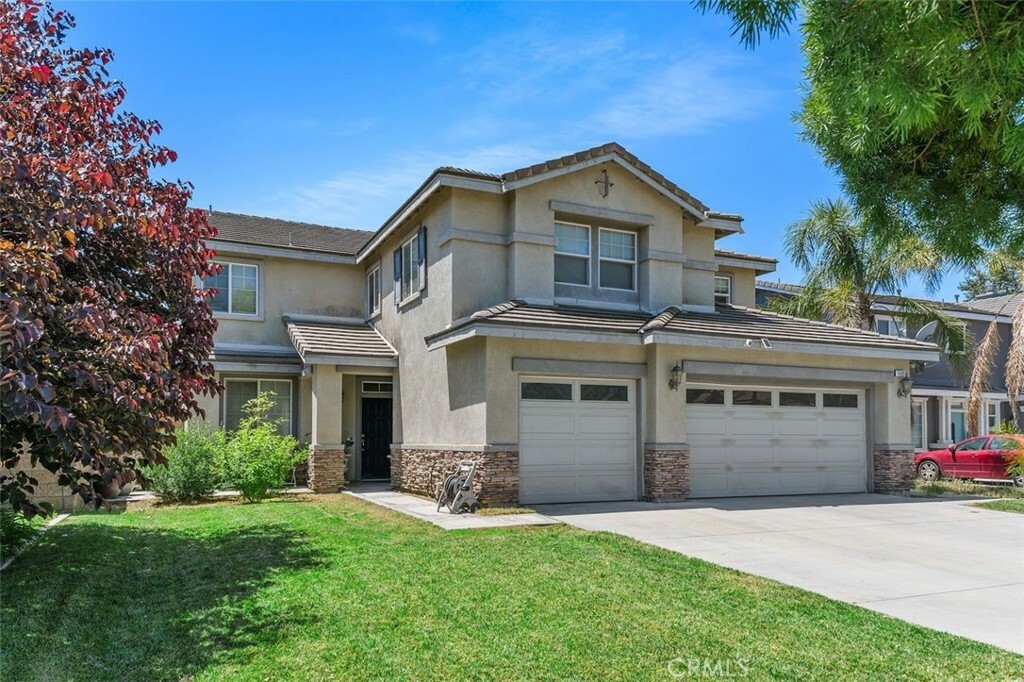 Property Photo: 15691 Cherry Leaf Lane CA 92336
