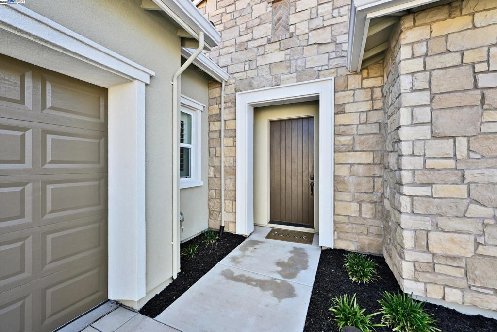 Property Photo:  4072 Whitney Vista Ln  CA 95677 