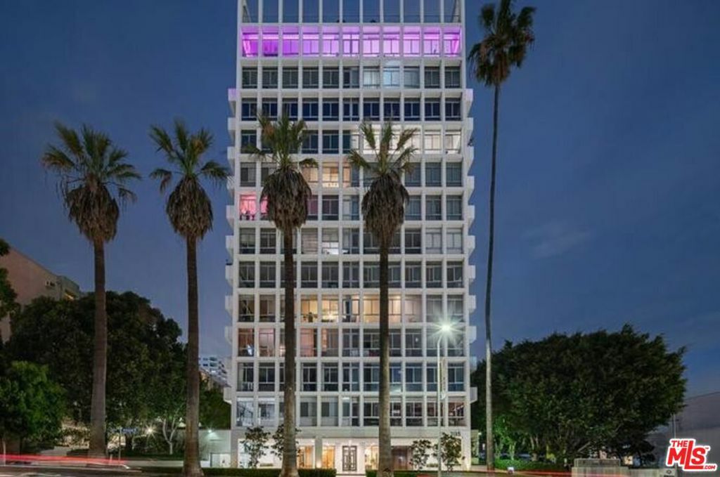 Property Photo: 7135 Hollywood Boulevard 203 CA 90046