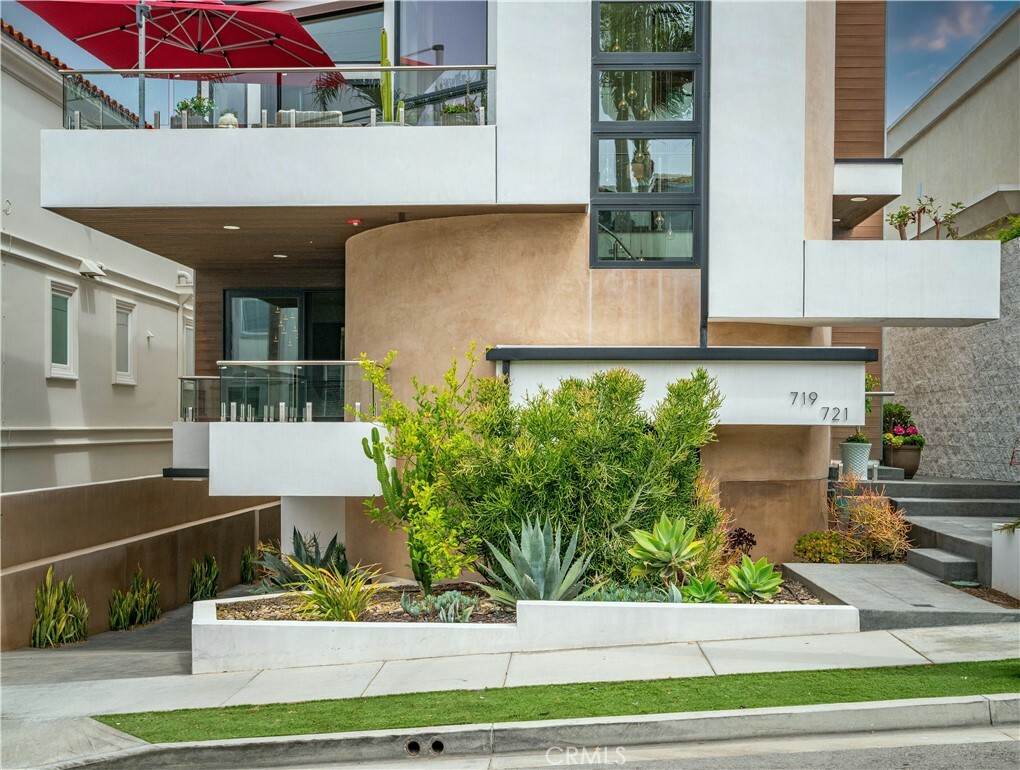 Property Photo: 719 1st Place CA 90254