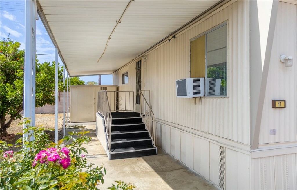 Property Photo: 332 N Lyon Avenue 17 CA 92543