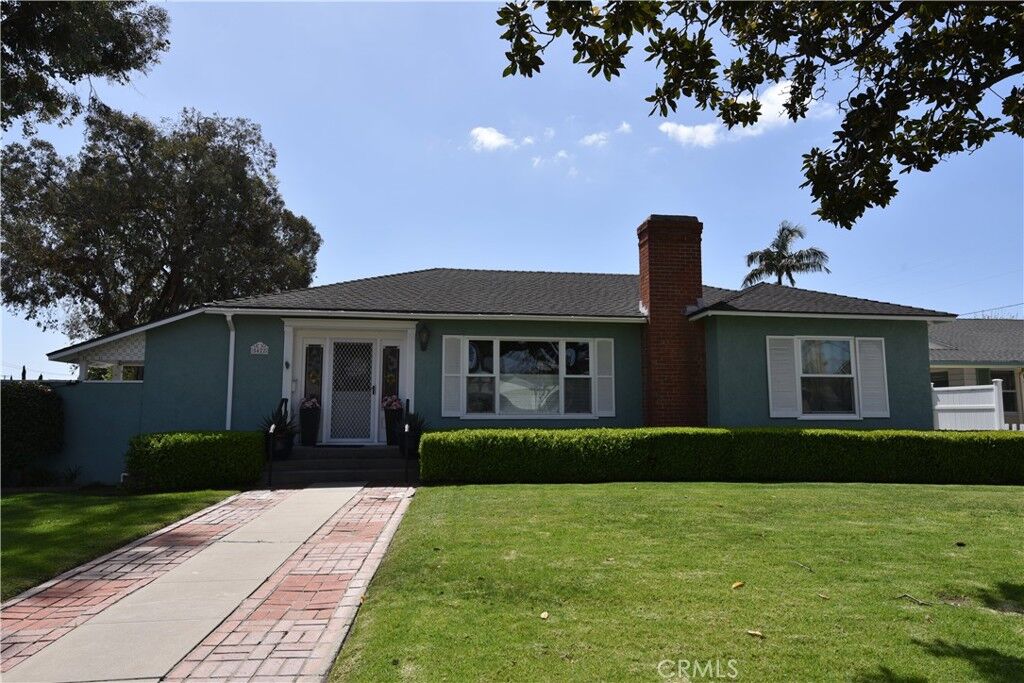 Property Photo:  5422 E Harvey Way  CA 90808