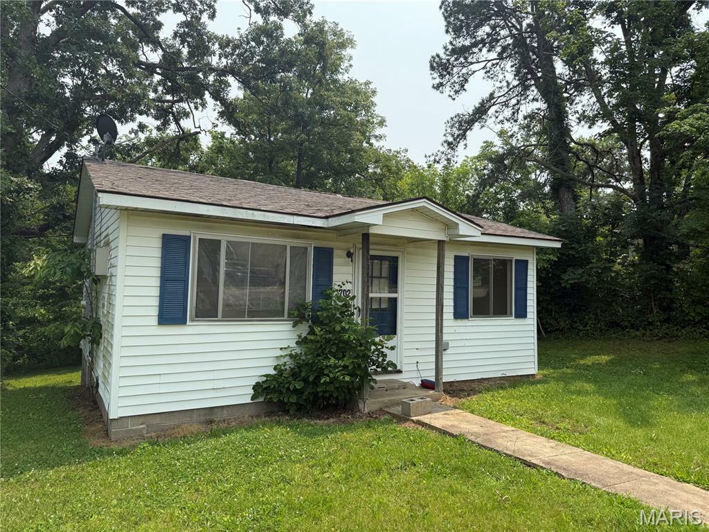 Property Photo:  702 High Street  MO 63764 