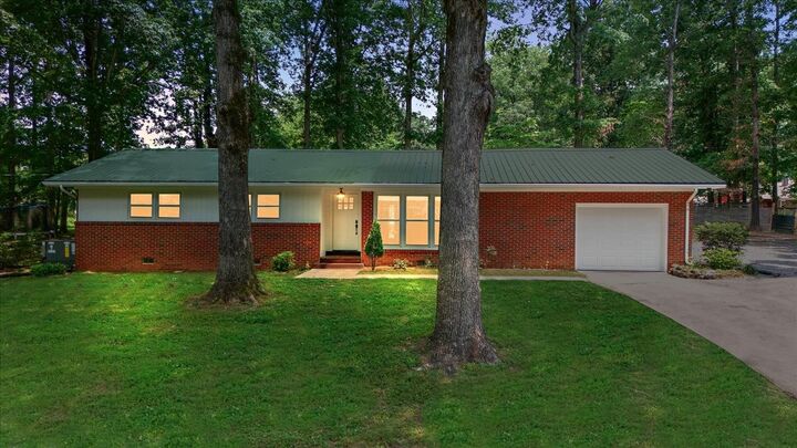 304 Oakwood Dr  Lawrenceburg TN 38464 photo