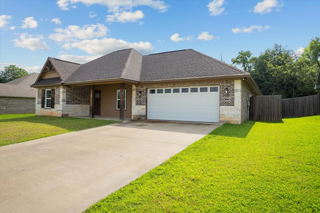 Property Photo: 175 Cedar Hill Loop TX 75904