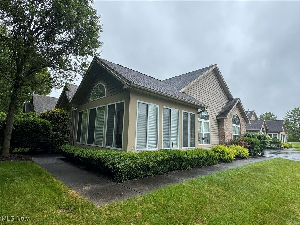 Property Photo: 1303 Willow Brook Drive NE OH 44483