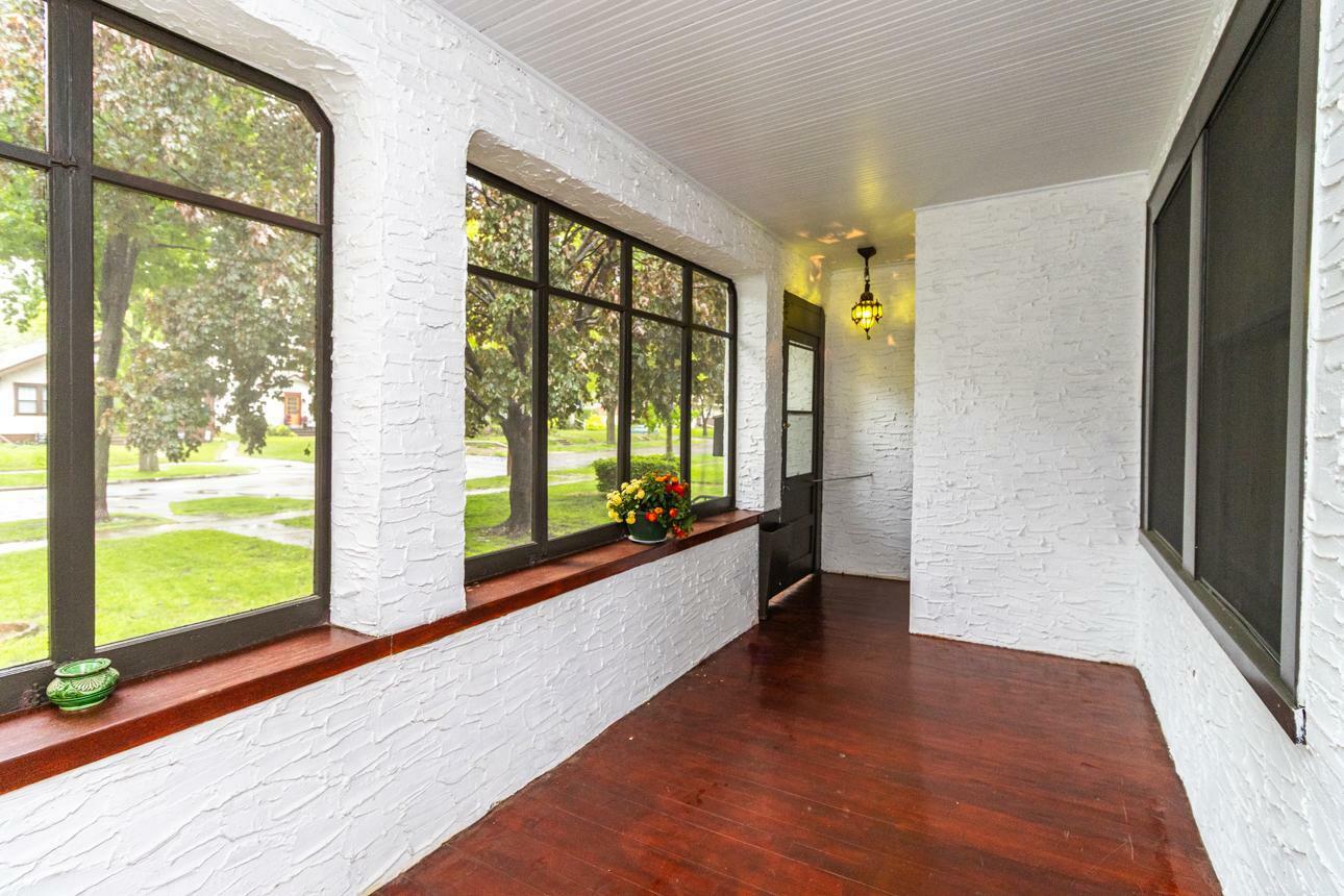 Property Photo: 1443 Goodrich Avenue MN 55105