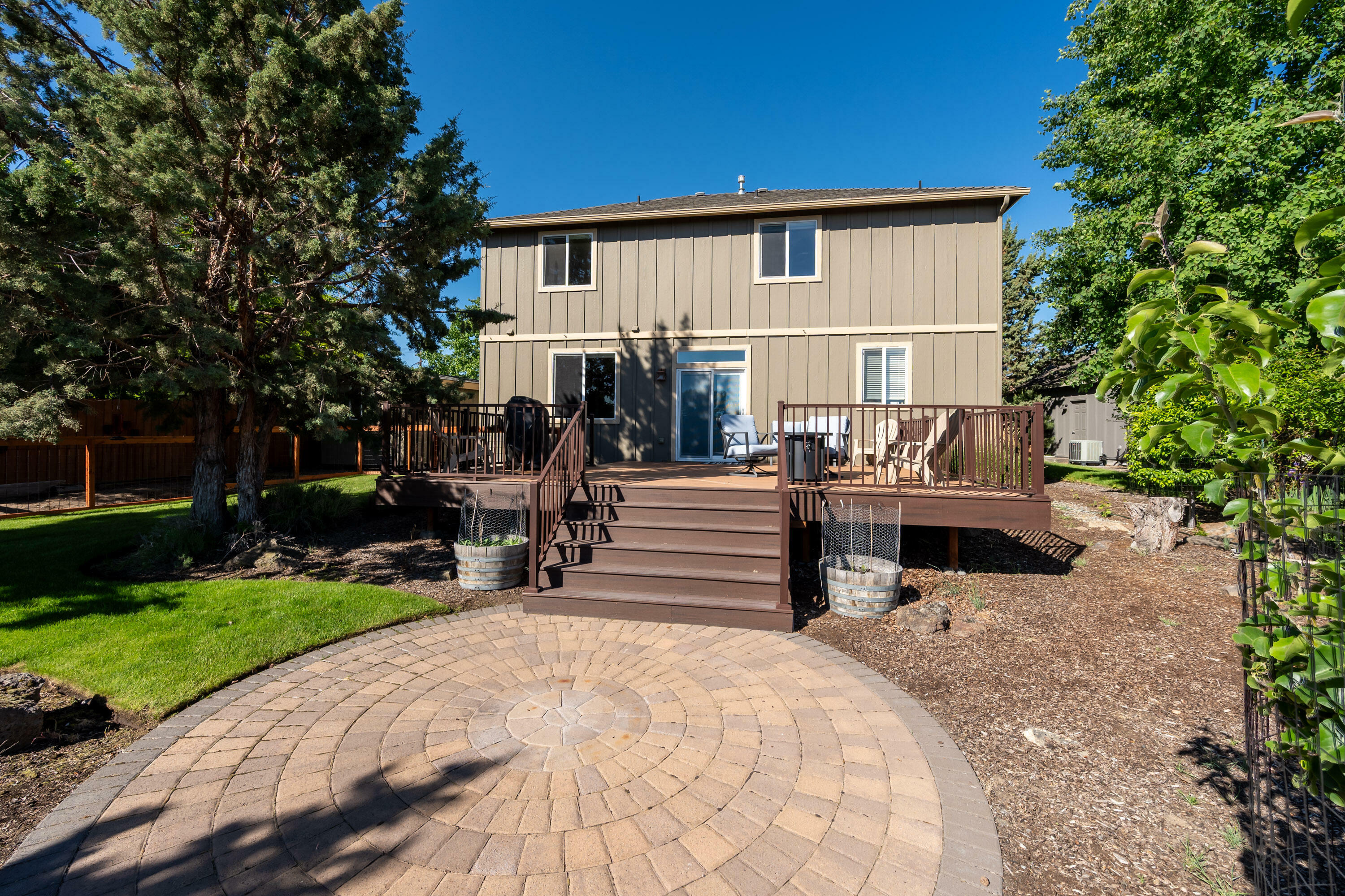 Property Photo: 1354 SW Rimrock Way OR 97756