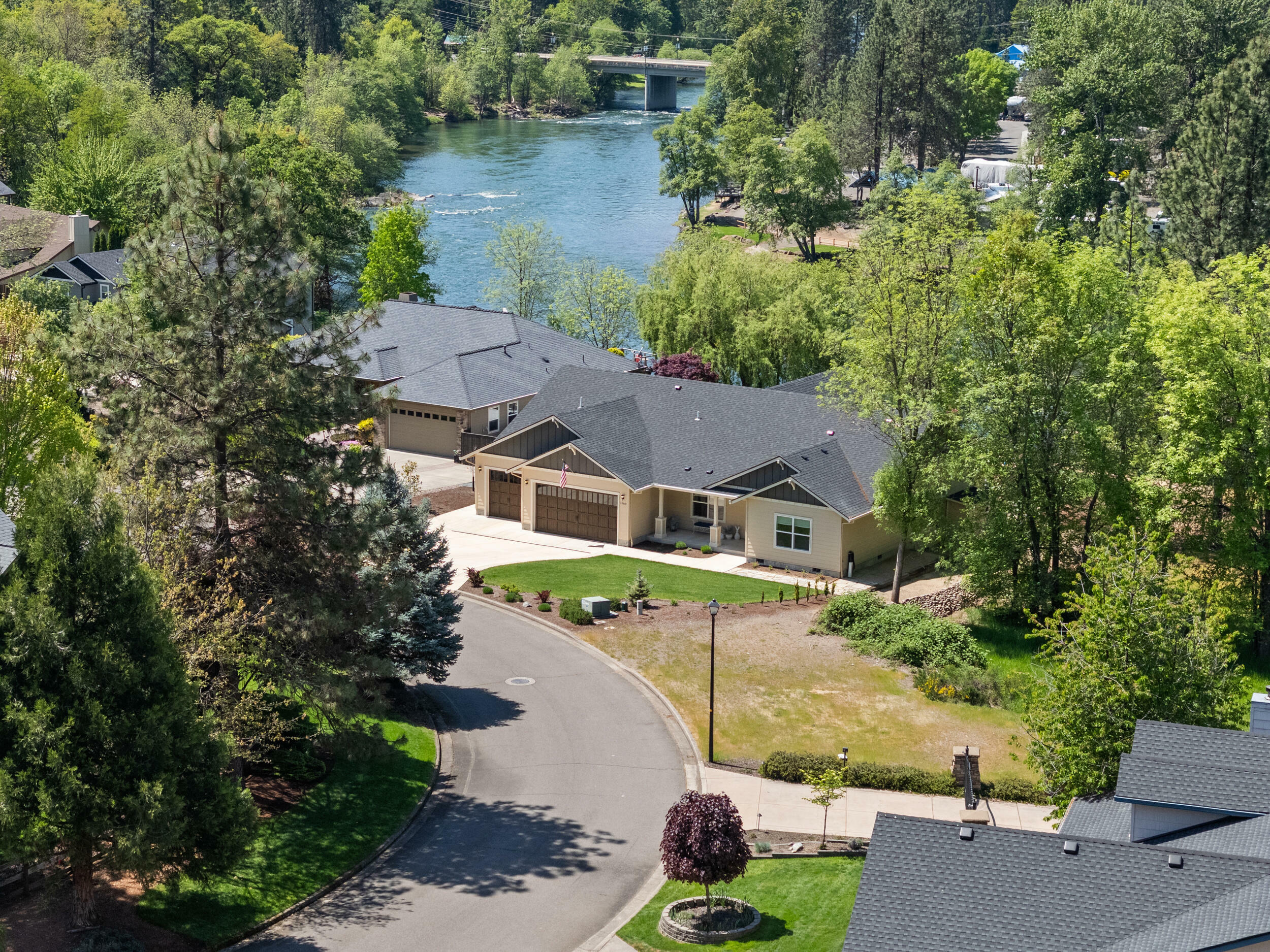 Property Photo: 1060 Anglers Place OR 97539