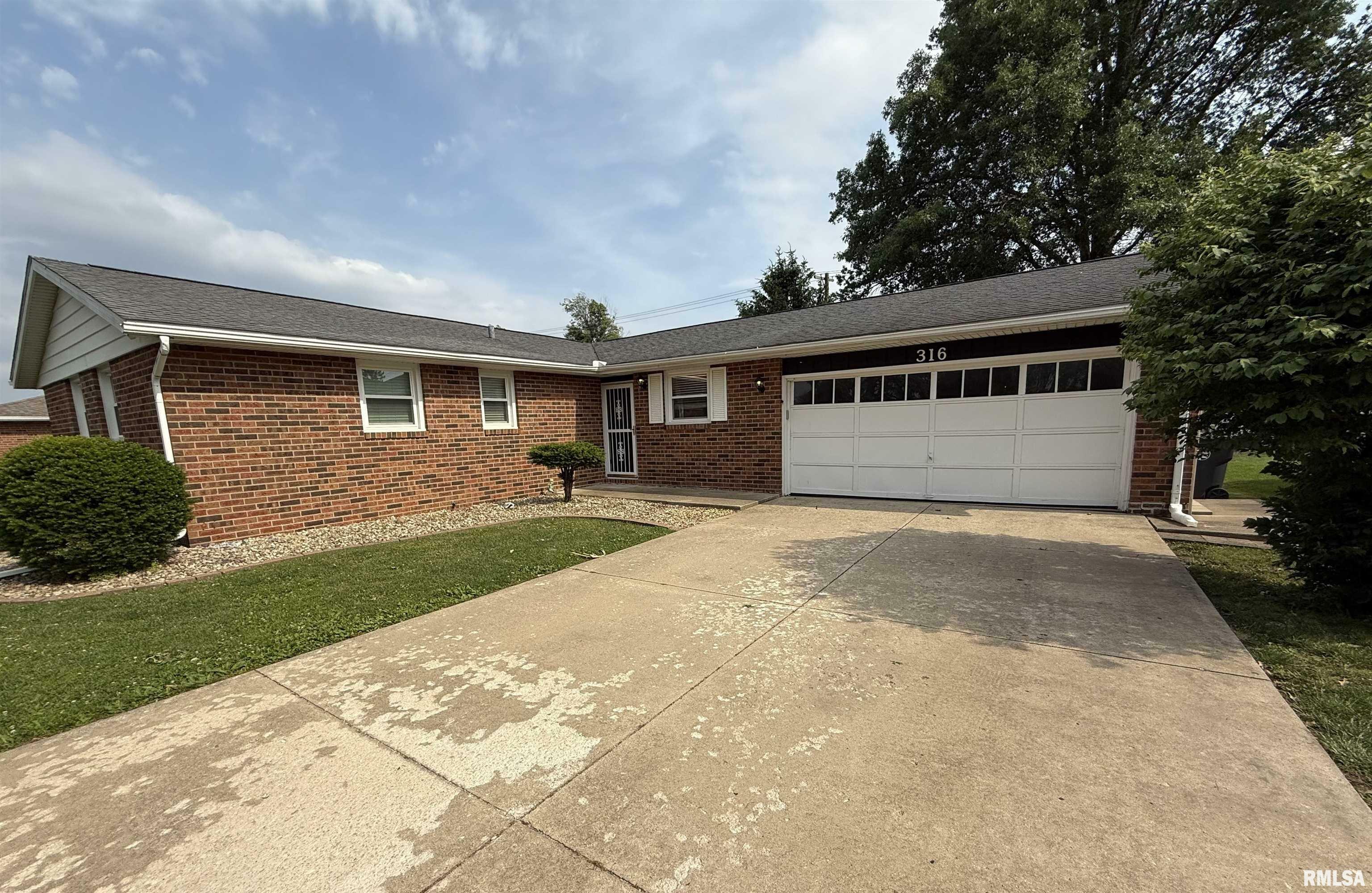 316 Gettysburg Drive  Canton IL 61520 photo