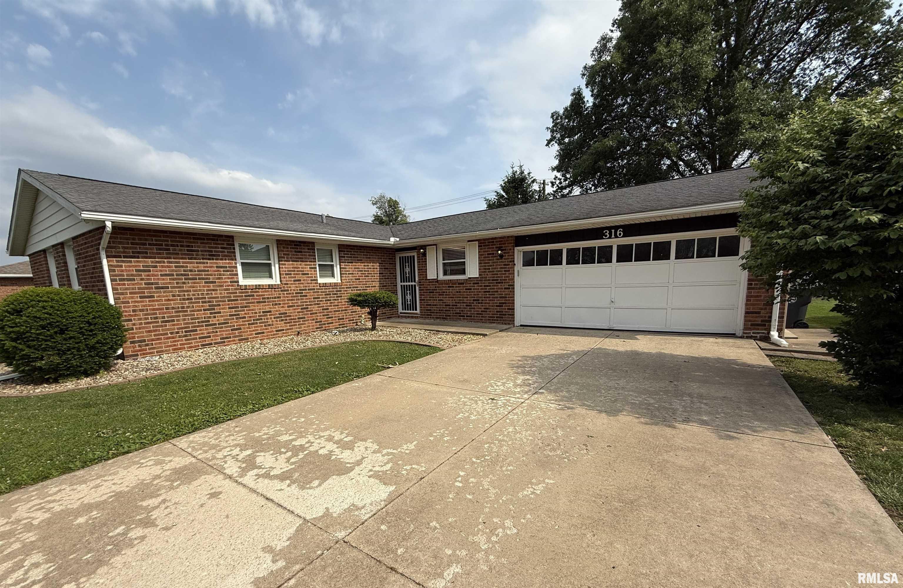 Property Photo: 316 Gettysburg Drive IL 61520