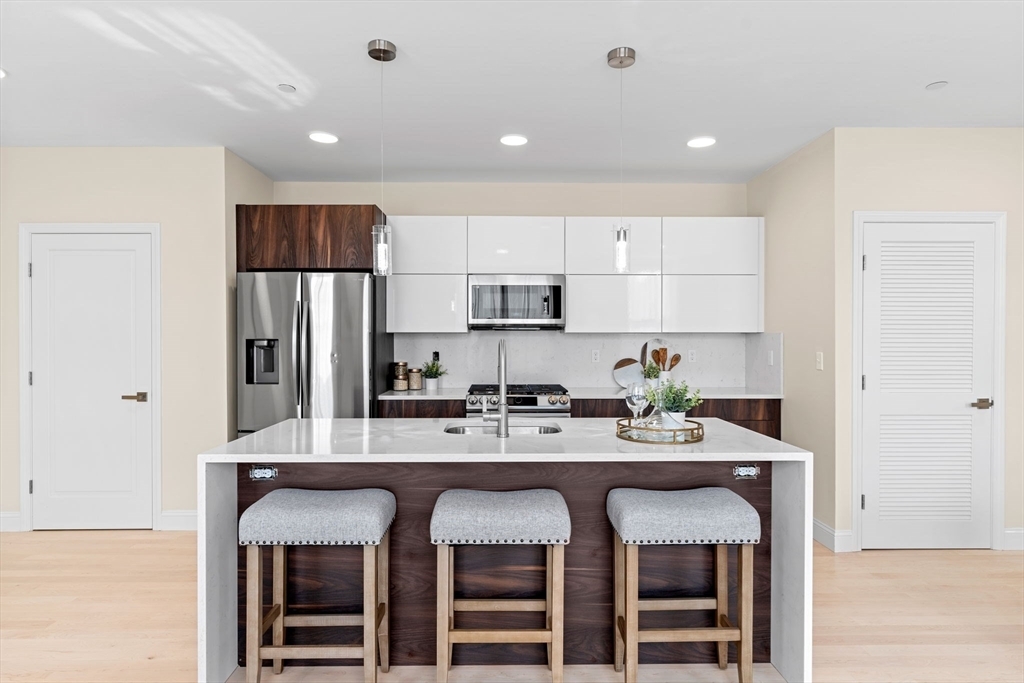 Property Photo: 124 Warren Street 202 MA 02119