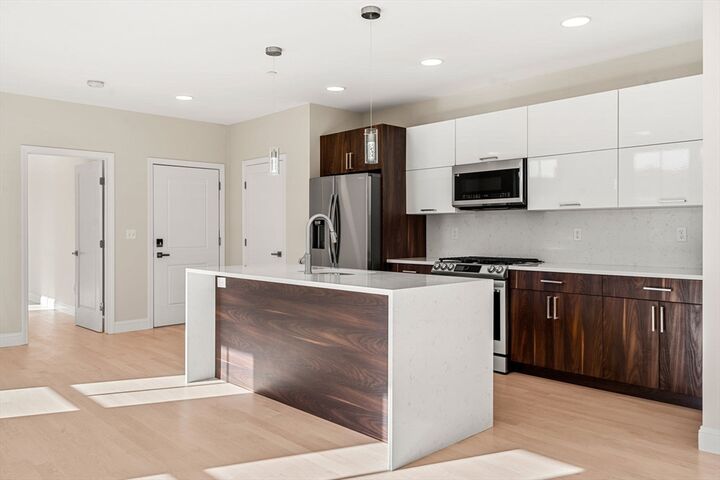 Property Photo:  124 Warren Street 202  MA 02119 