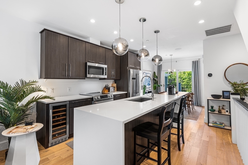 Property Photo: 5 Lamson Ct 5 MA 02128