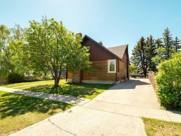 Property Photo: 482 2 Avenue W AB T0K 0K0