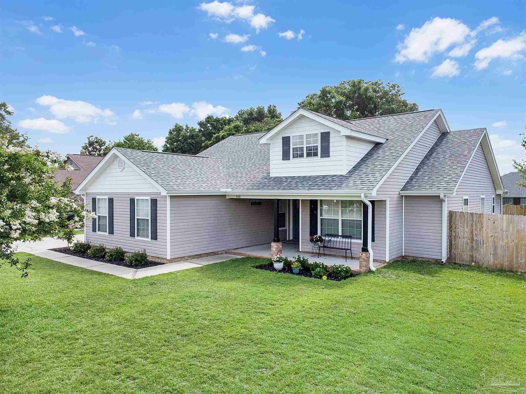 Property Photo: 4100 Berry Cir FL 32571