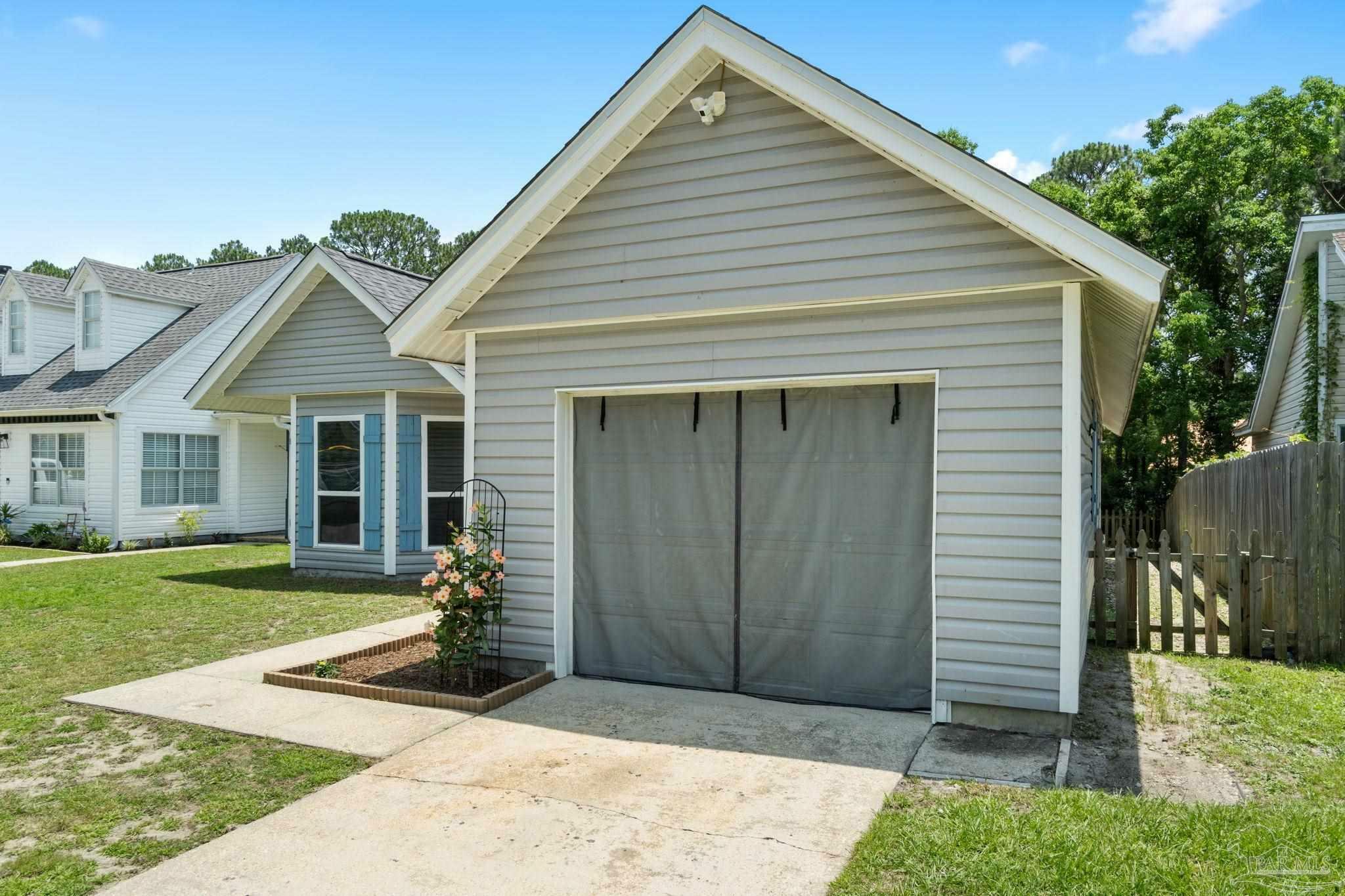 Property Photo:  2512 Georgetown Ln  FL 32547 