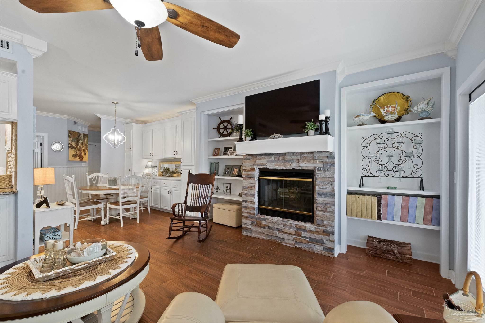 Property Photo: 124 Baybridge Dr FL 32561