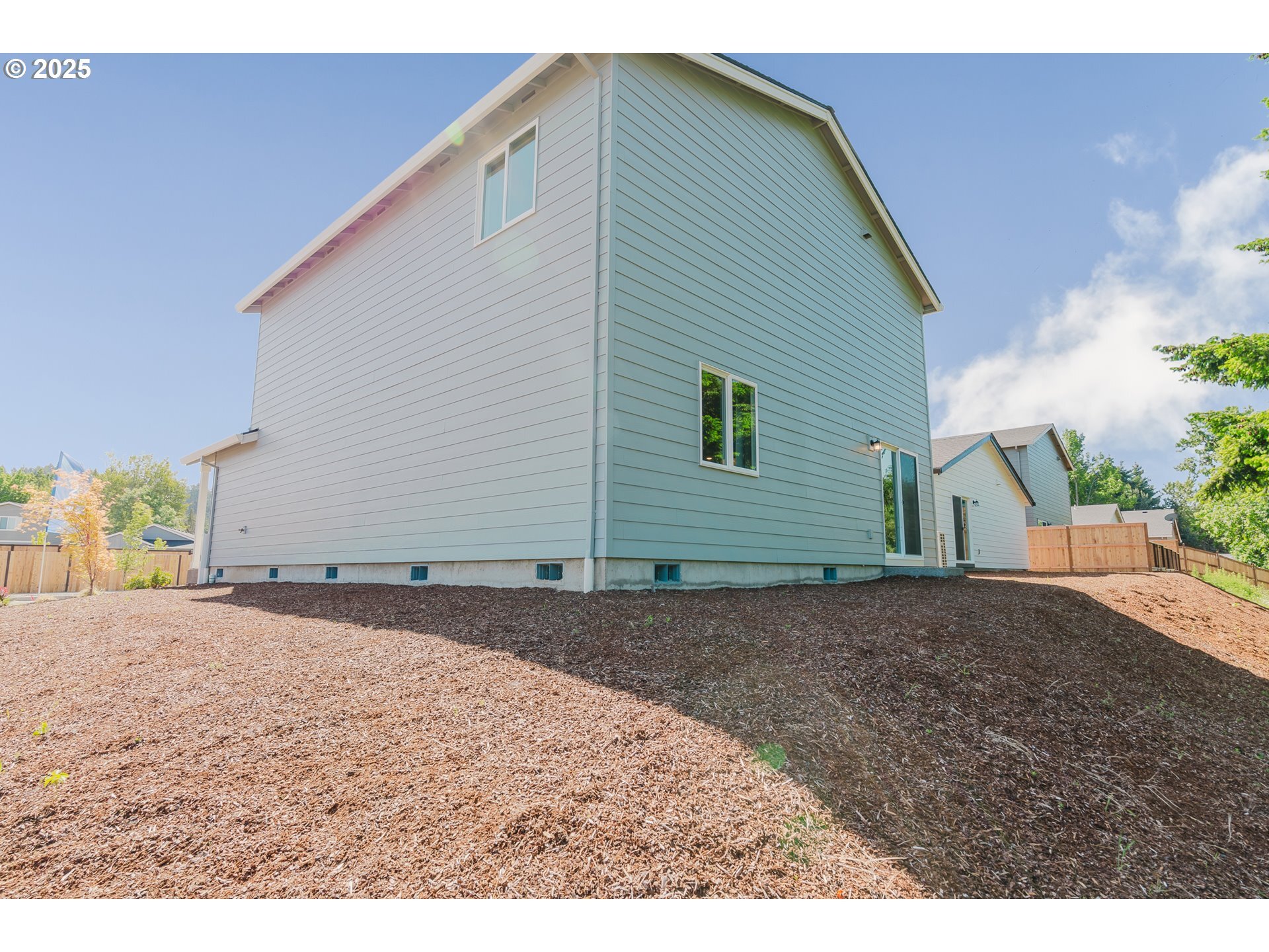 Property Photo: 791 Pebble St OR 97327