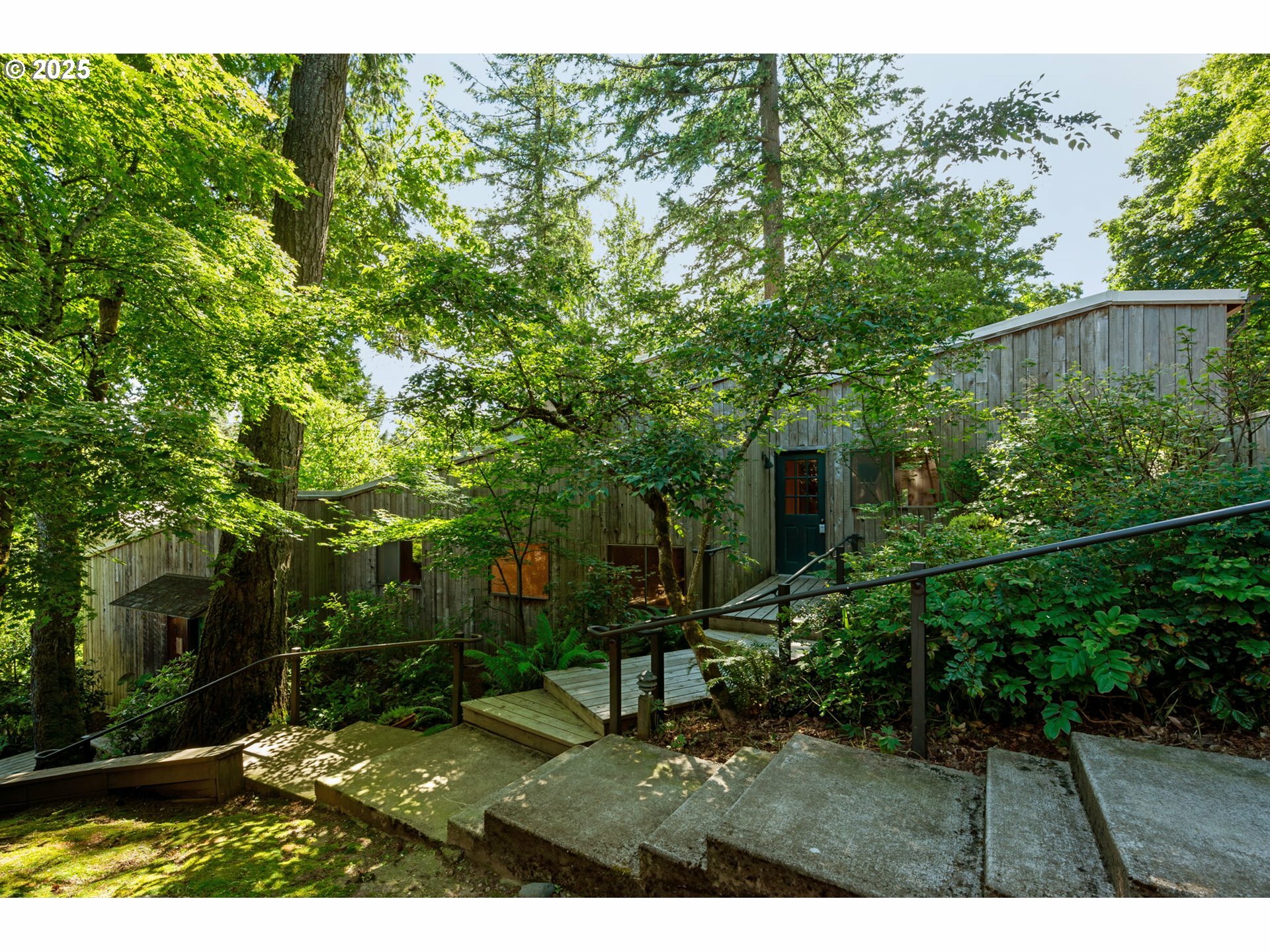 Property Photo: 6438 SW Barnes Rd OR 97221