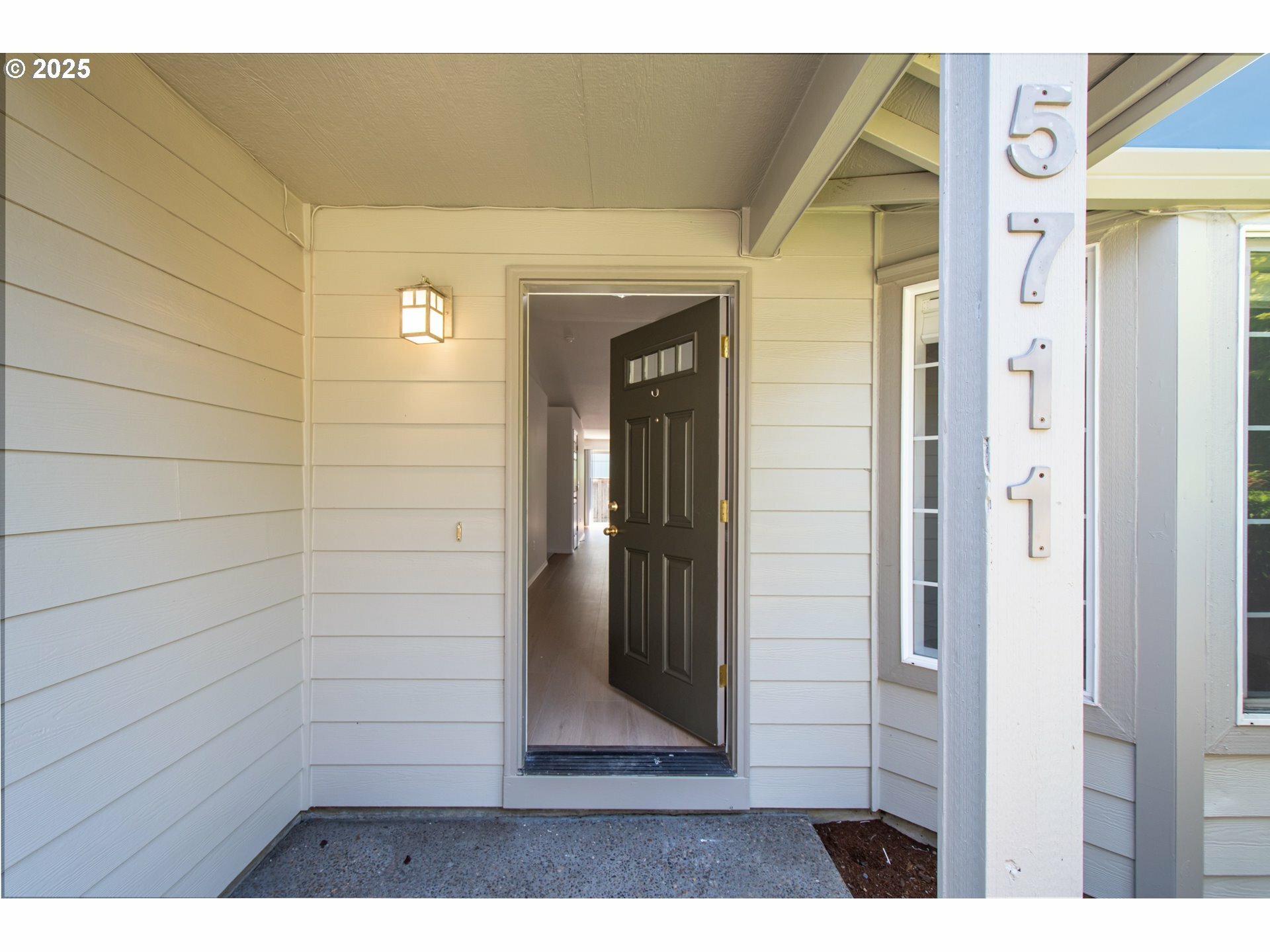 Property Photo: 5711 NE 50th Pl WA 98661