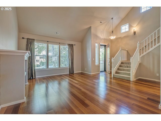 Property Photo: 916 NE 73rd Ave OR 97124