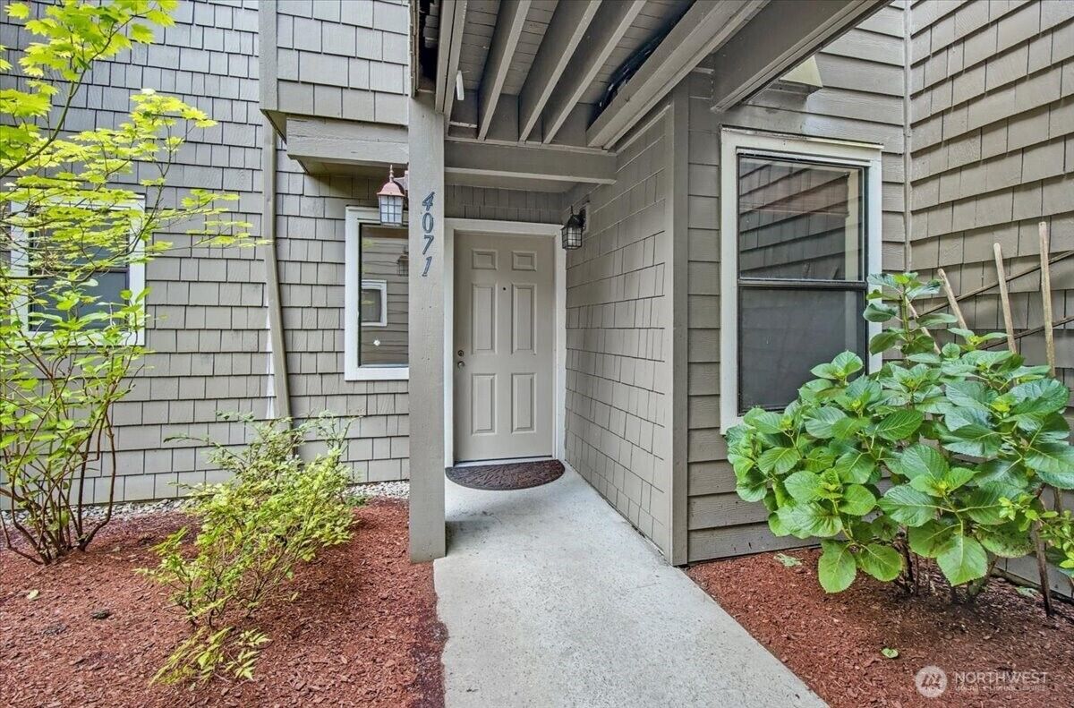 Property Photo: 4071 220th Place SE WA 98029