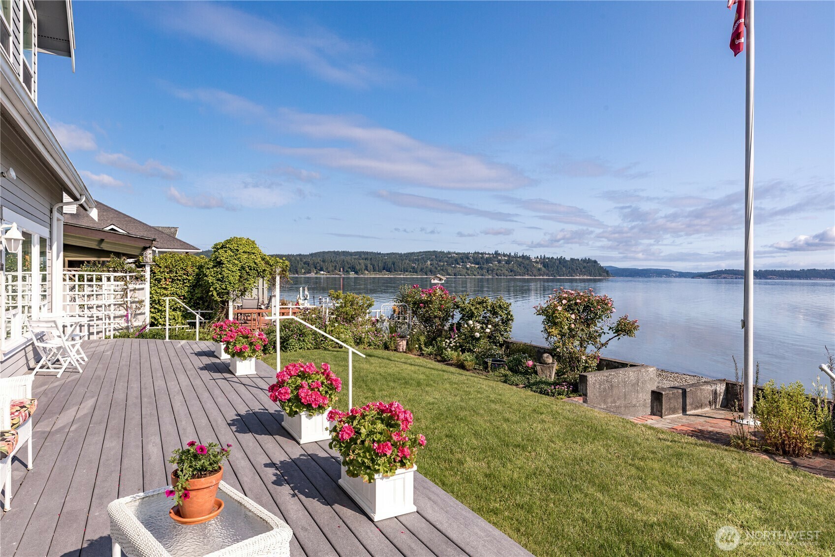 817  Shorecrest Drive  Oak Harbor WA 98277 photo