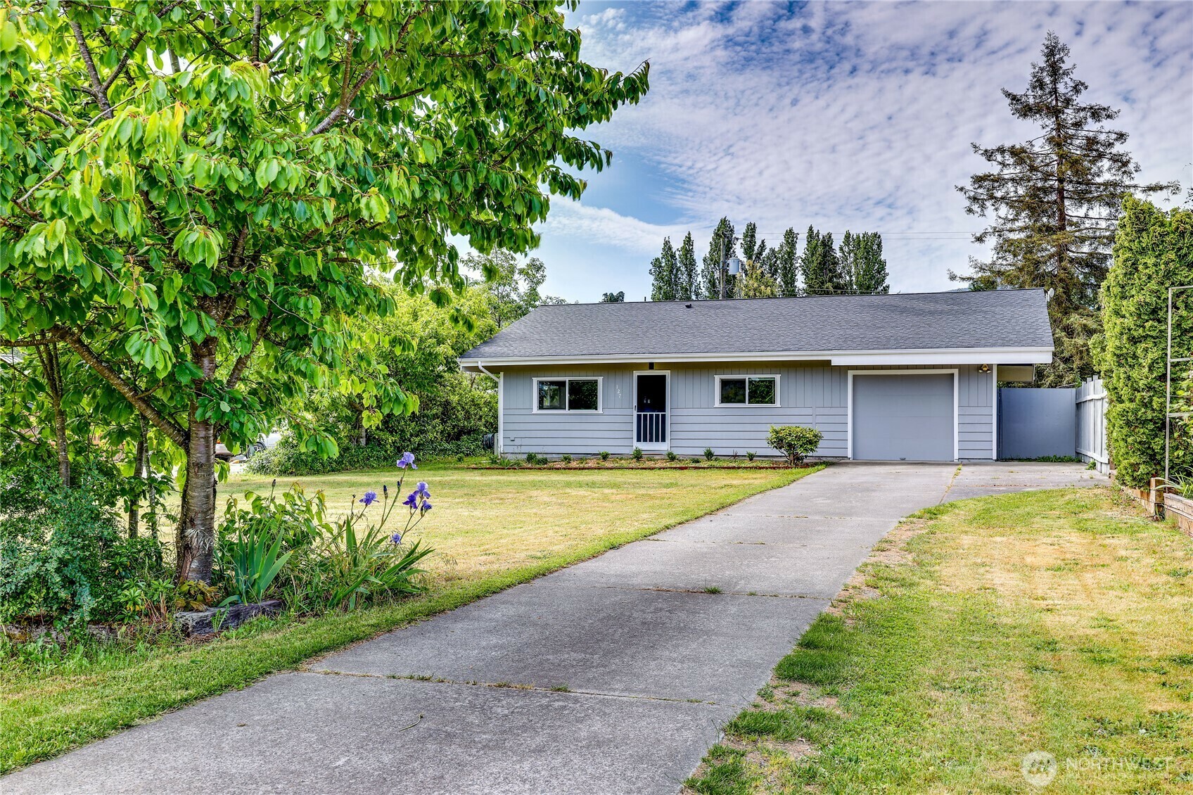 Property Photo: 127 W Hammond Street 1/2 WA 98382