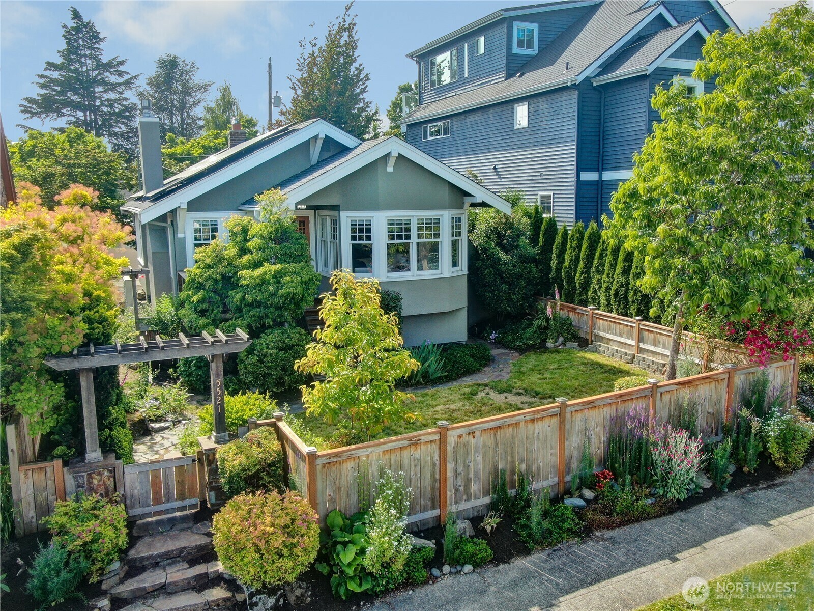 Property Photo: 5521 34th Avenue NE WA 98105