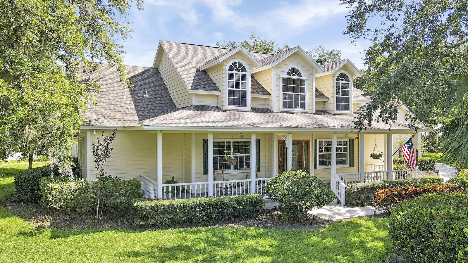 Property Photo: 5422 Stately Oaks Street FL 34981