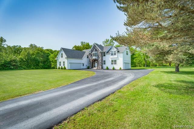 Property Photo: 10726 Davisburg Road MI 48350