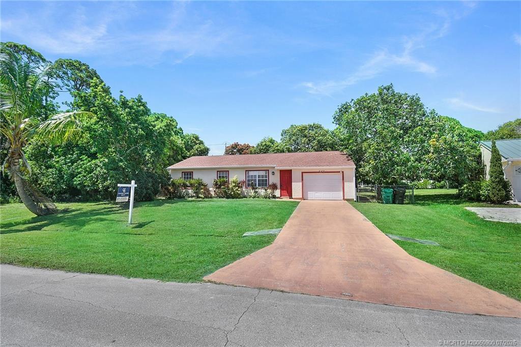 Property Photo: 2431 SE Robin Circle FL 34952