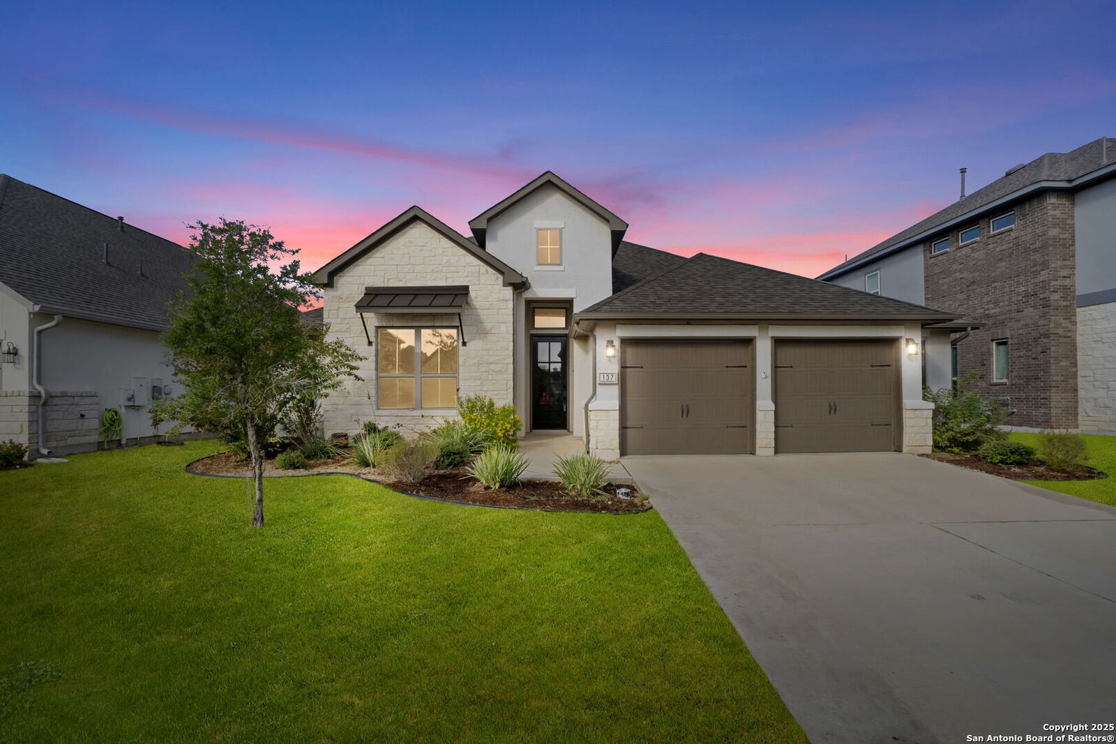 Property Photo: 137 Maravillas TX 78006